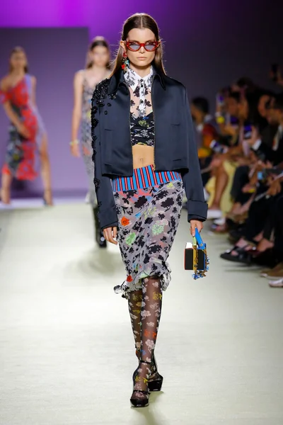 Look 17